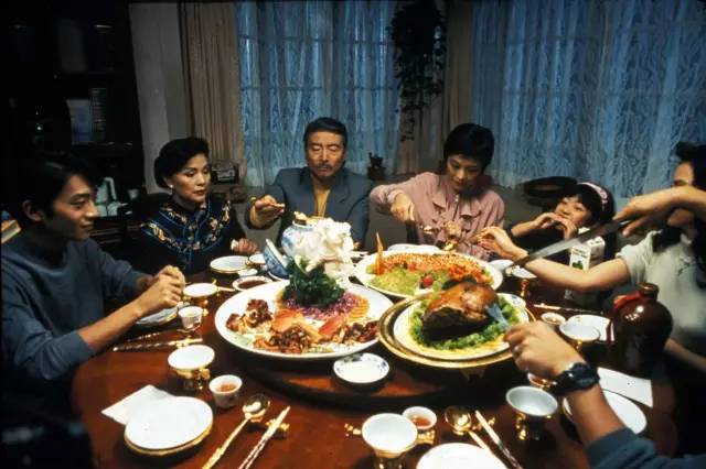 美食节目主持人男女搭档：揭秘镜头前完美配合的秘诀与经典案例