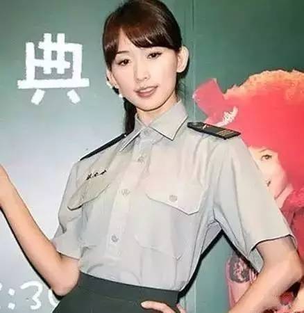 娱乐圈里关于美食的小说：揭秘明星与美食的双重诱惑，带你逃离现实压力
